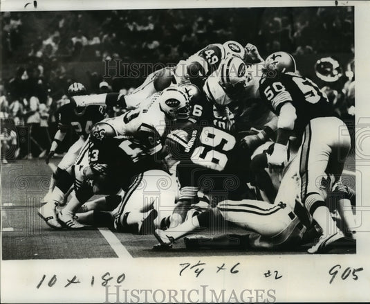 1977 New Orleans Saints- Jets ended up with the ball. - Historic Images