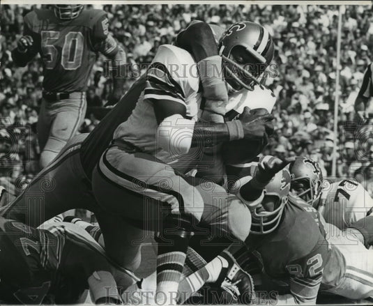 1973 New Orleans Saints - Detroit Lions Pulls Down Saint - Historic Images