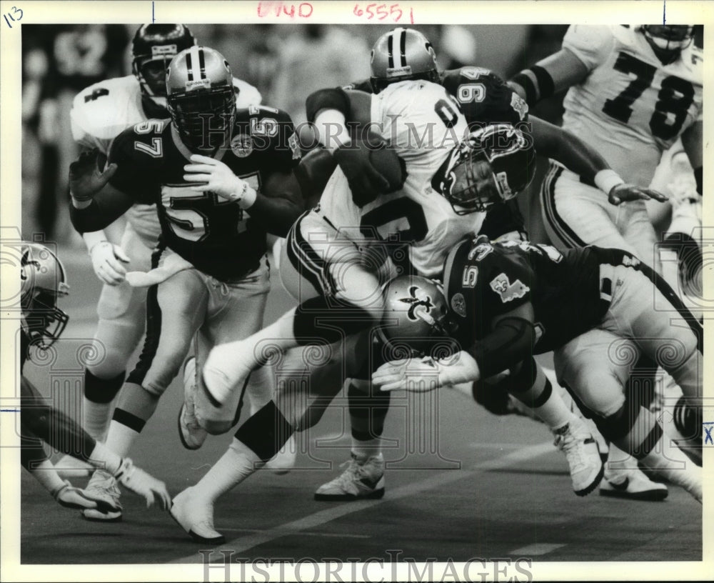 1991 New Orleans Saints-Rozier bust it up the middle for 1st down. - Historic Images