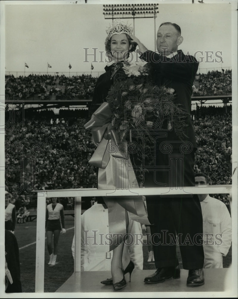 1962 Sugar Bowl -Sugar Queen Sharon Brown crowned - Historic Images
