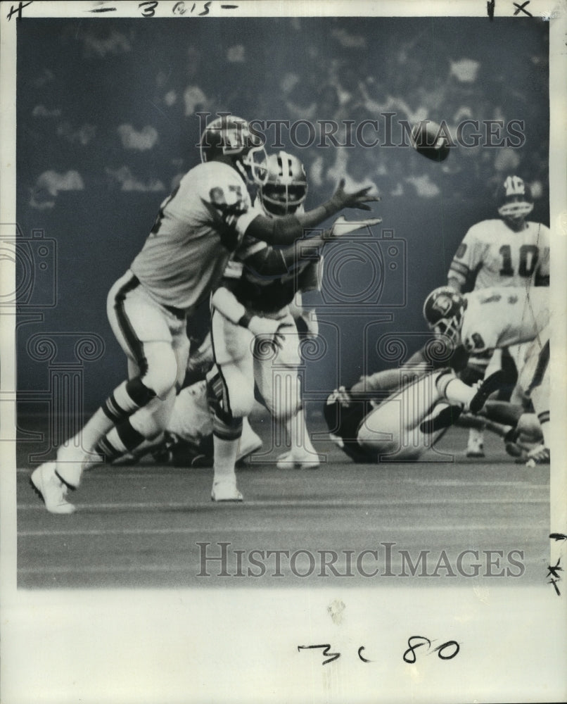 1975 New Orleans Saints- Did he catch it? - Historic Images