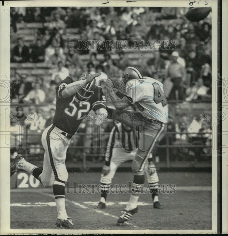 1969 Press Photo New Orleans Saints- Atlanta linebacker Ron Acks blocks punt - Historic Images