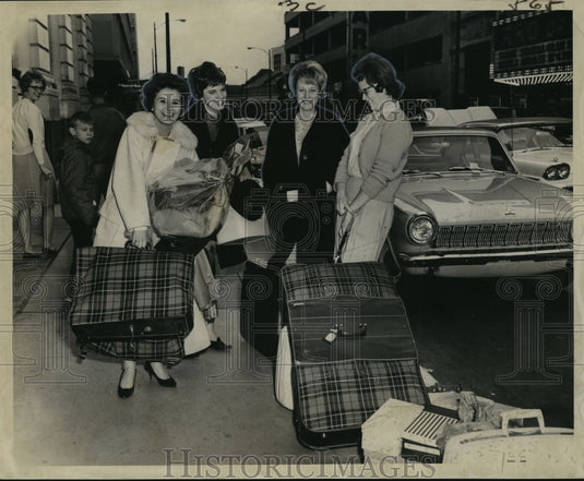 1963 Sugar Bowl- Arriving Monday for Wednesday's Football Game. - Historic Images