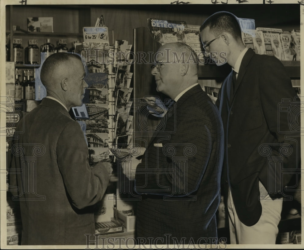 1960 Sugar Bowl-West Virginia Basketball team backers pick out cards - Historic Images