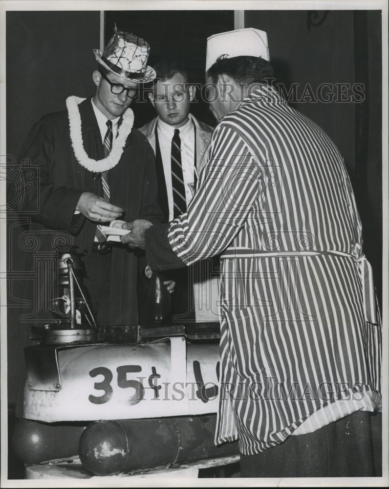 1964 Sugar Bowl Happy Revelers get hungry too. - Historic Images