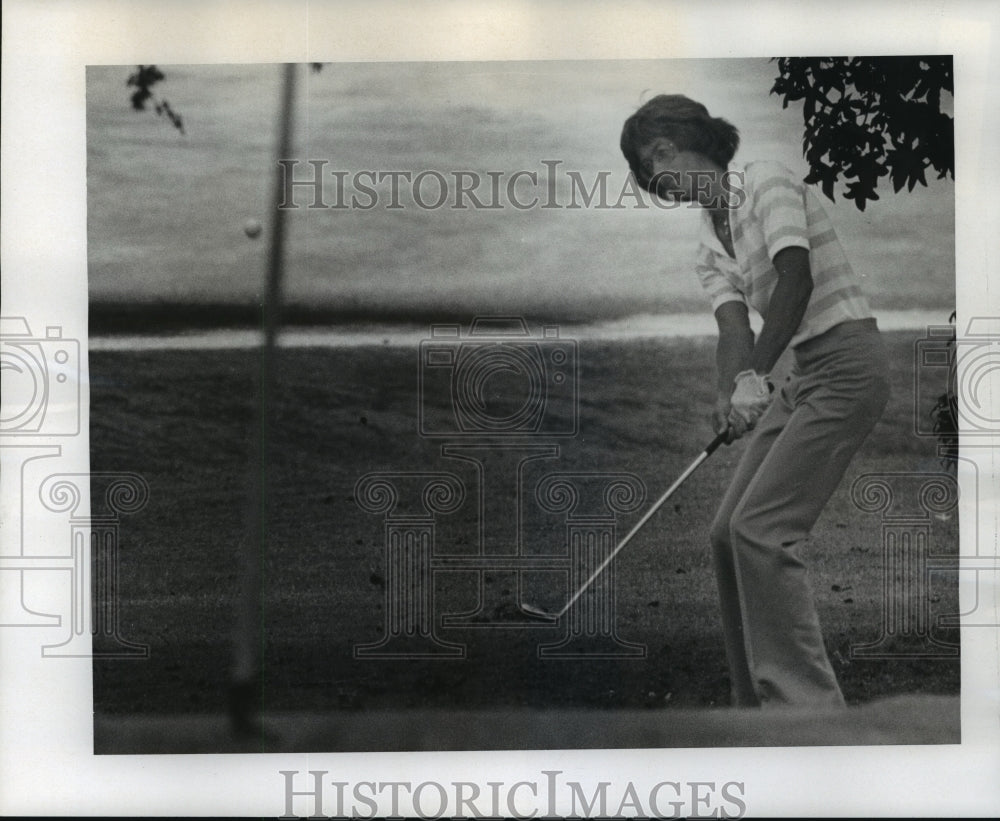 1977 Ronnie Babin Golfing - Historic Images