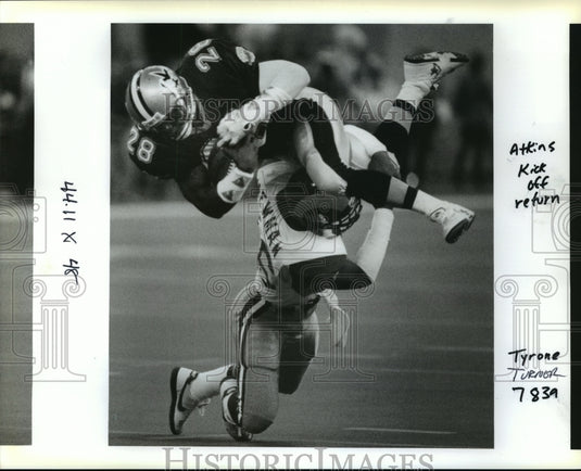 1990 Press Photo Football - Gene Atkins of Saints tackled by Anthony Newman - Historic Images