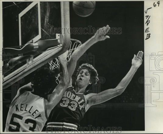 1978 Phoenix's Alvin Adams blocking a shot. - Historic Images