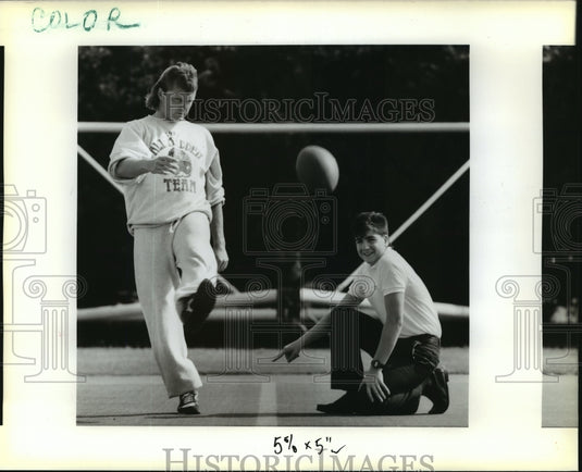 1988 Press Photo Saints' Morten Andersen and Kevin Barrios. - nos01836- Historic Images
