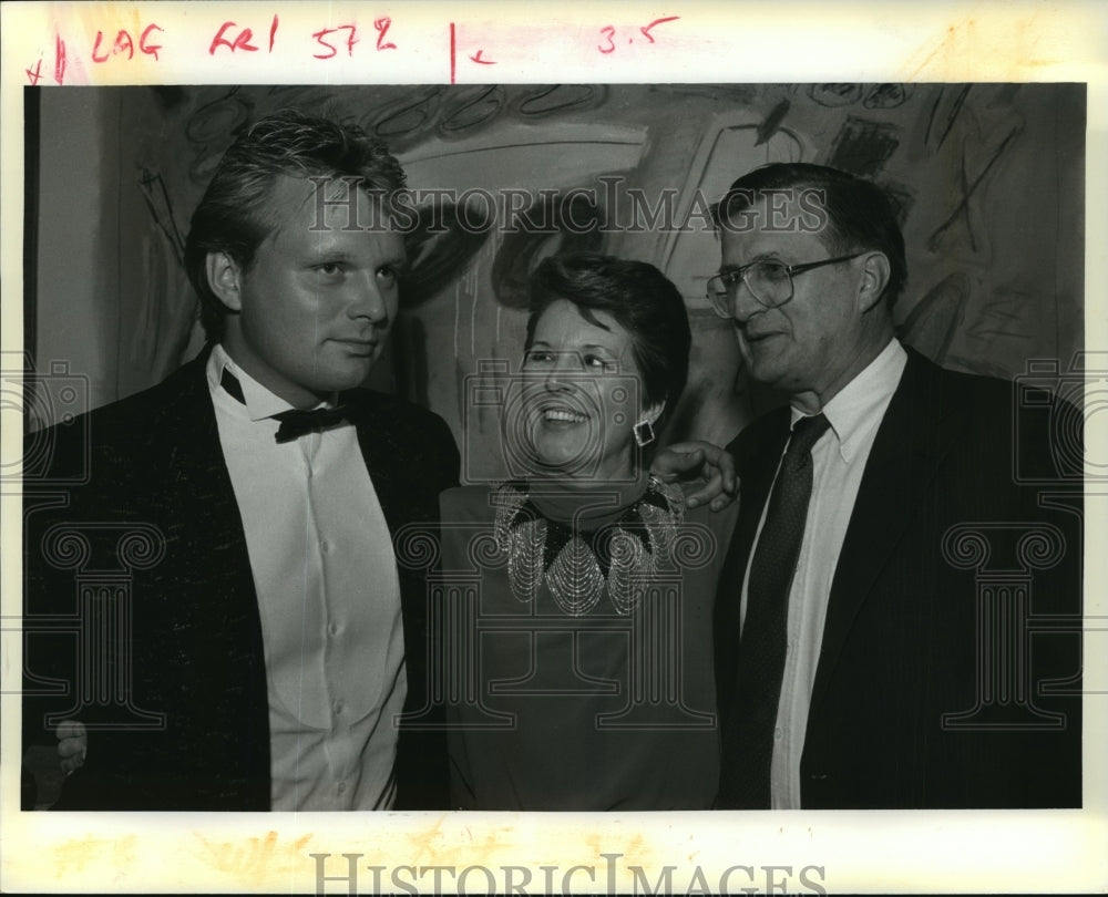 1988 Press Photo Saints&#39; Morten Andersen with Jane and Neal Hobson at an event. - Historic Images