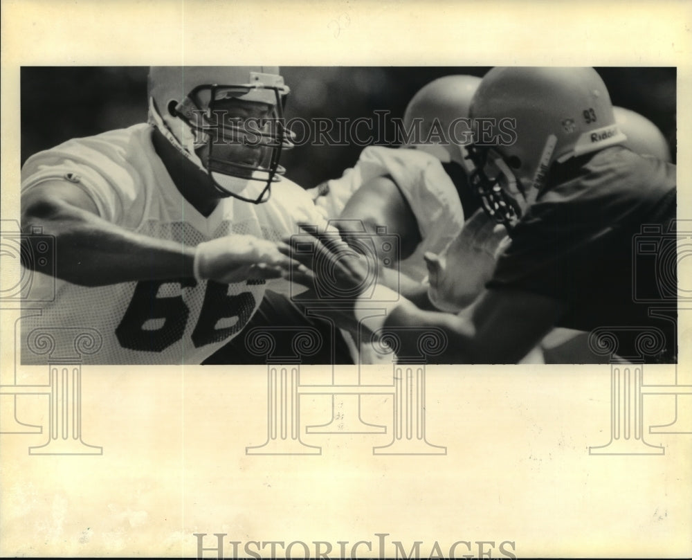 1993 Tootie Robbins is vying for a job on the Saints offensive line. - Historic Images