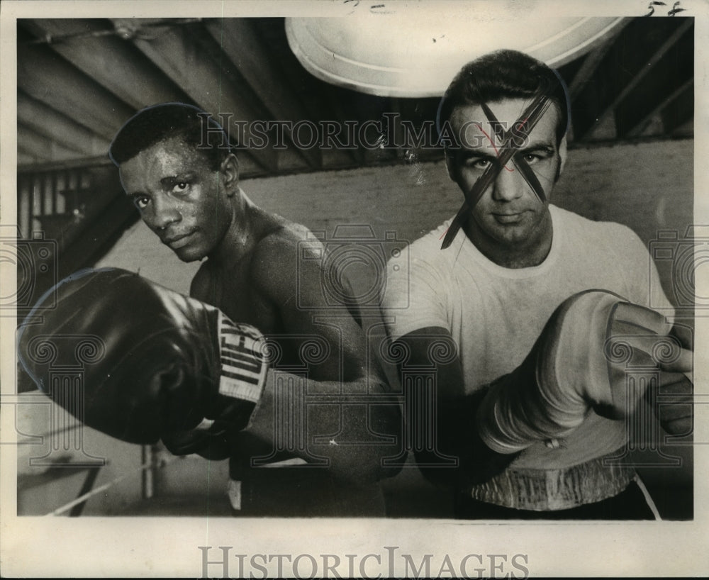 1970 Boxing - Dave Adkins and Jerry Pellegrini before the main event - Historic Images