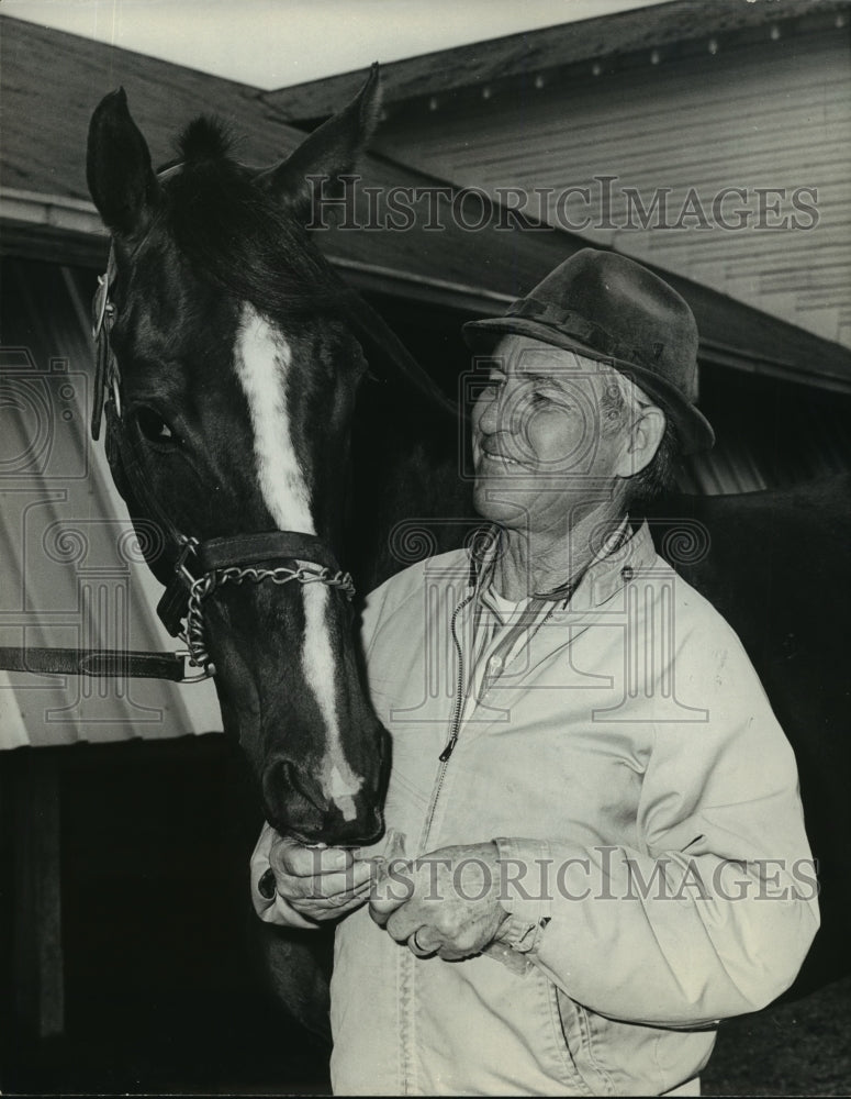 1976 Press Photo Lilac Lady with Trainer John Oxley - nos02125 - Historic Images