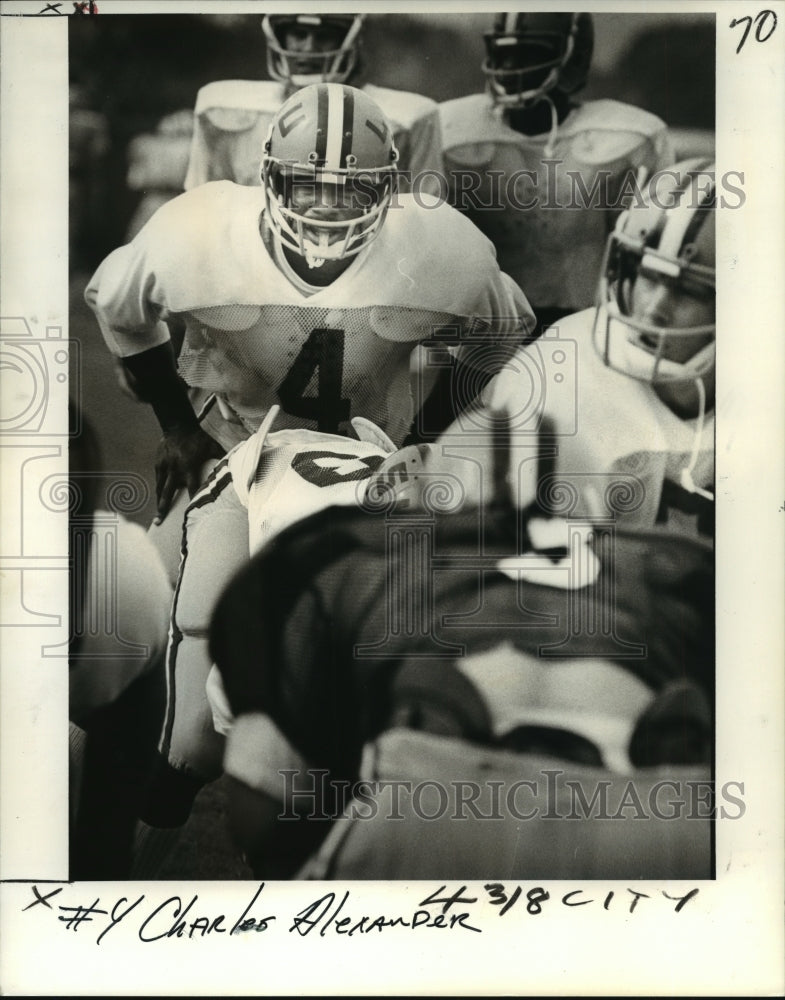 1978 Press Photo Tailback Charles Alexander (#4) moves into position. - Historic Images