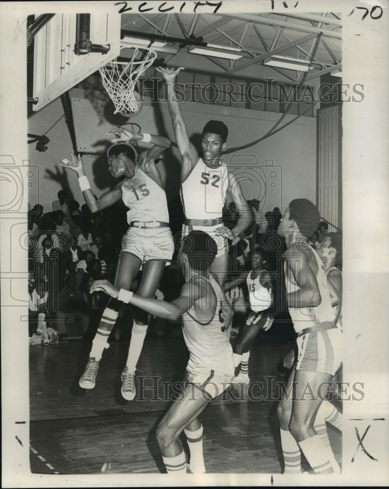 1973 Press Photo Robert Armstrong, Booker T. Washington Basketball Player- Historic Images