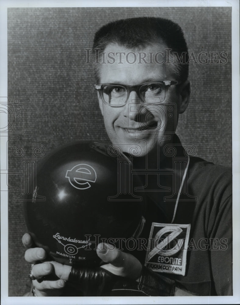 1976 Press Photo Bowler Earl Anthony of Ajay Ebonite Professional Staff - Historic Images