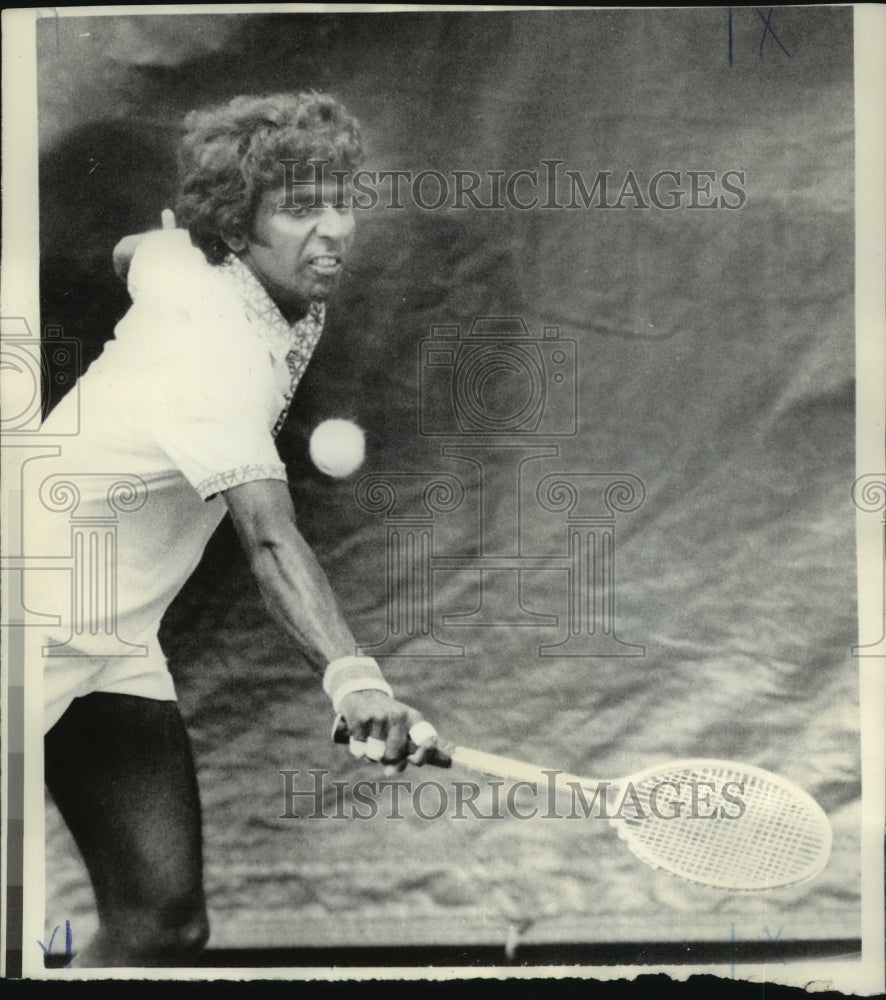 1974 Press Photo Vijay Amritraj, Tennis Player at United States Open Tournament - Historic Images