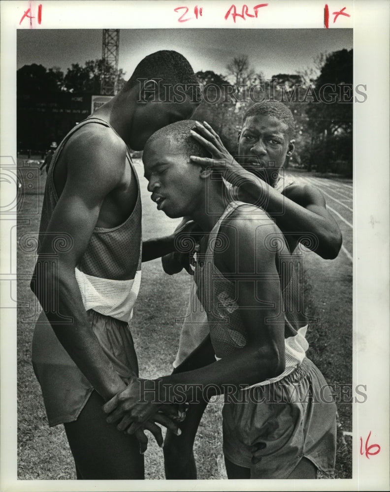 1988 Press Photo Harvey Banks, Nicholls Runner and Teammates at Track Meet- Historic Images