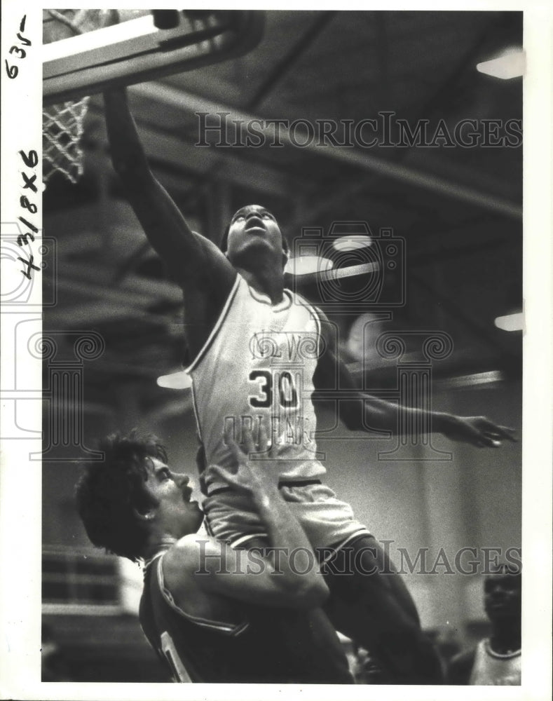 1982 Press Photo Basketball- Univ New Orleans Lester Beans & Baptist's Ed Talley - Historic Images