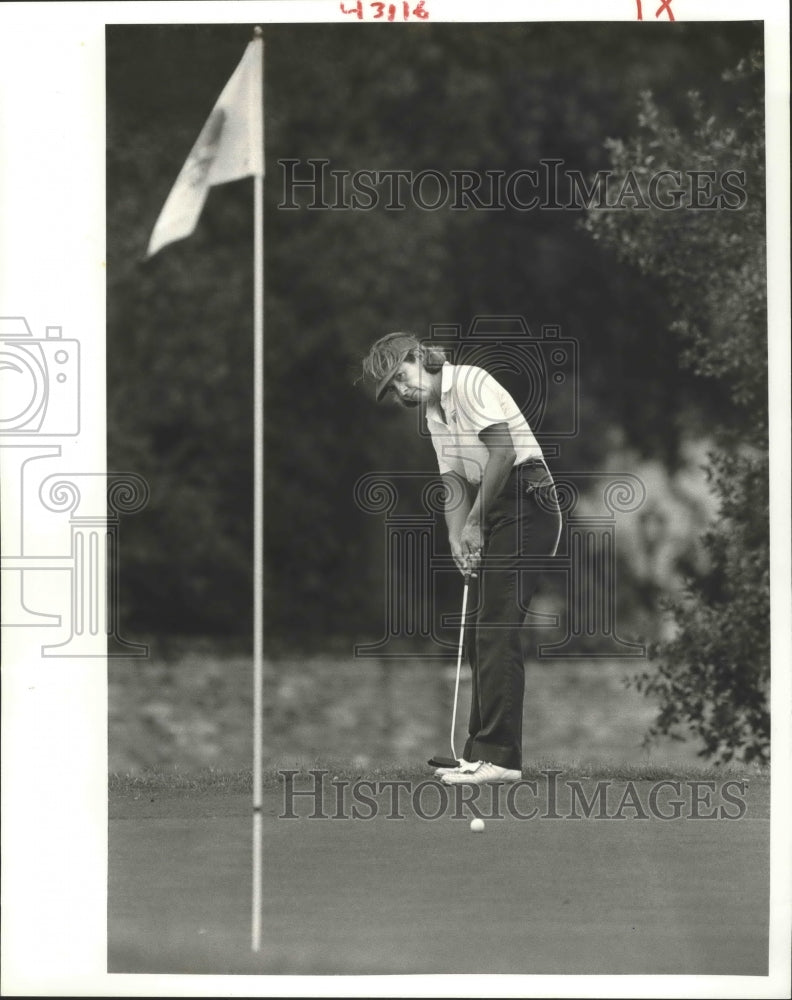 1985 Press Photo Golf - Judy Bailey Putting at New Orleans Country Club - Historic Images