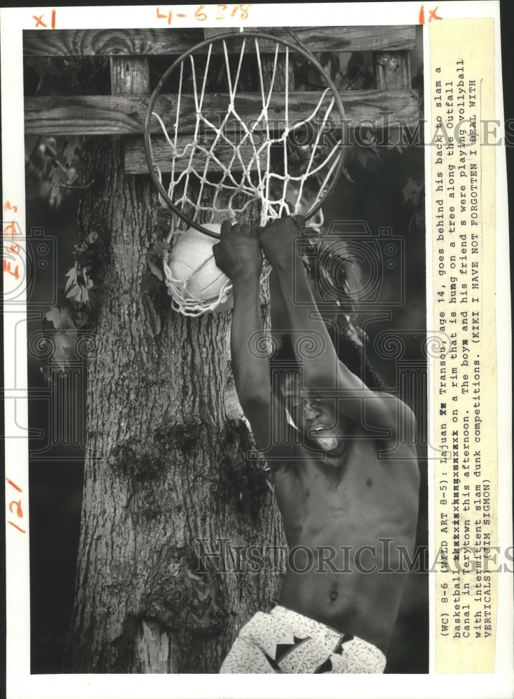 1988 Press Photo Basketball - Lajuan Transou Slam Dunks Volleyball Outfall Canal- Historic Images