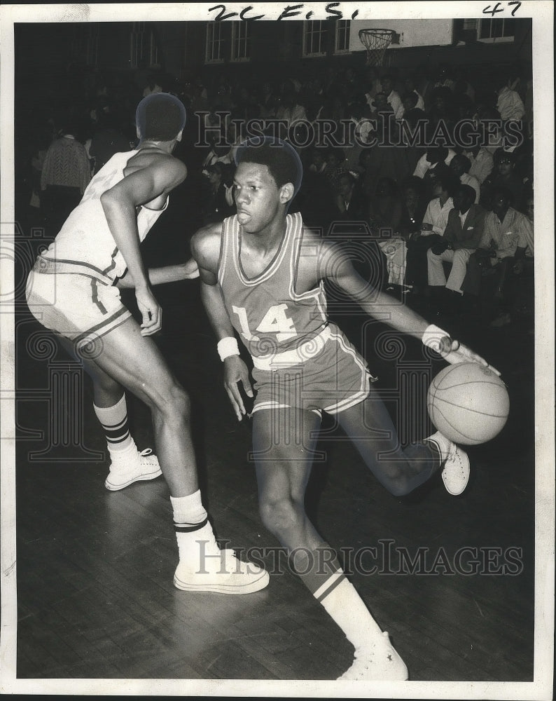 1970 Press Photo Dilard Basketball Player Milton Andrews at Gold Rush Gym Game - Historic Images