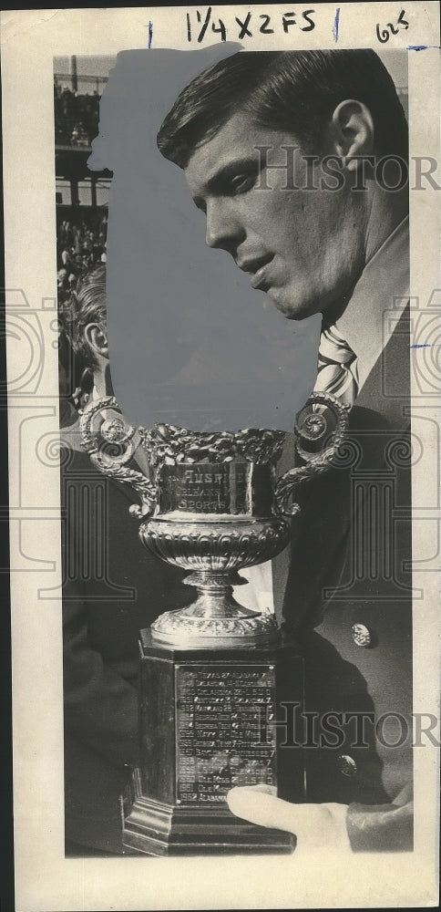 1971 Press Photo Bill Battle with Trophy - nos03577- Historic Images