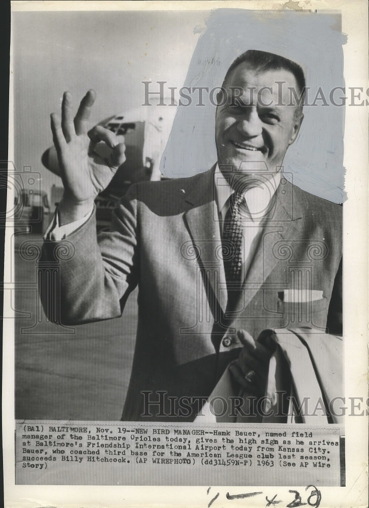 1963 Press Photo Hank Bauer, Baltimore Orioles Field Manager at Airport- Historic Images