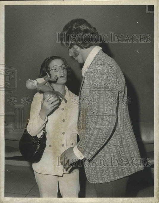1973 Press Photo Danny Abramowicz with Wife Claudia - nos03667- Historic Images