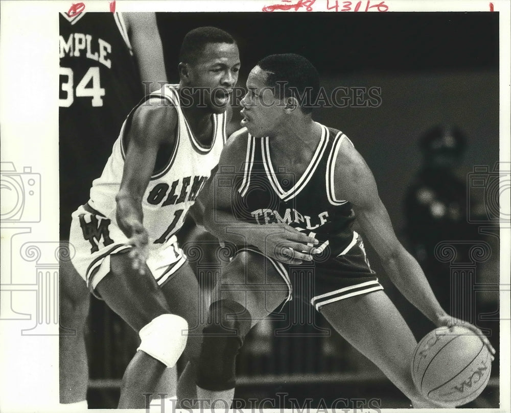 1988 Press Photo Roderick Barnes and Mark Macon in Basketball Game - nos03816 - Historic Images