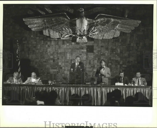 1988 Press Photo Football - MIker Archer of LSU Addresses Quarterback Club - Historic Images