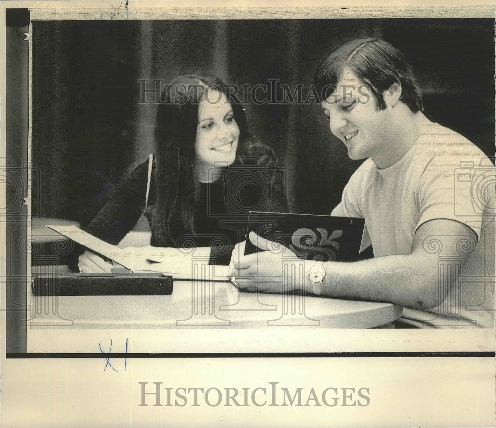 1972 Press Photo Football - Florida Lineman Fred Abbott & Barbara Pattillo Study- Historic Images