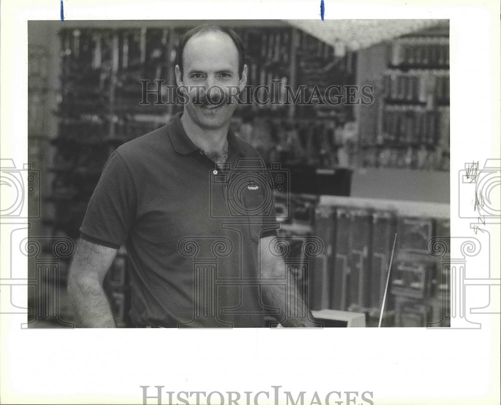 1990 Press Photo Steve Baumgartner, Former Saints Player at his Covington Store - Historic Images