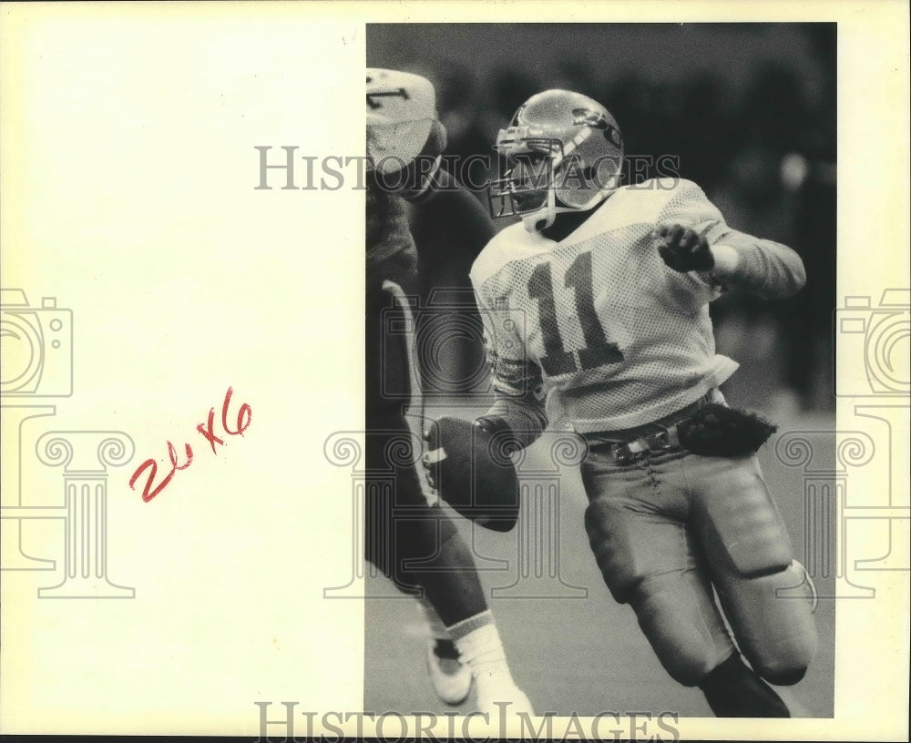 1989 Press Photo Clyde Dyson Playing At Bayou Classic Football Game 1989-press-photo-clyde-dyson-playing-at-bayou-classic-football-game