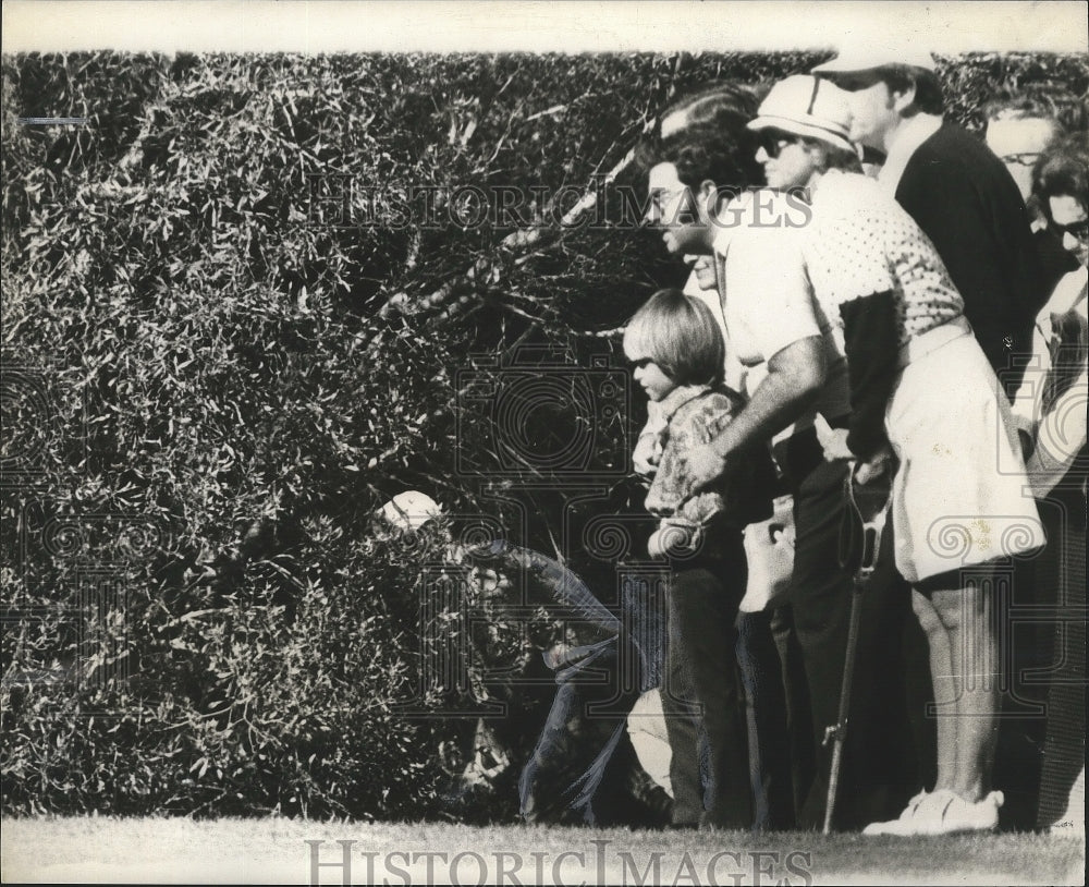 1973 Press Photo Golfer Miller Barber in the Bushes at Greater New Orleans Open- Historic Images