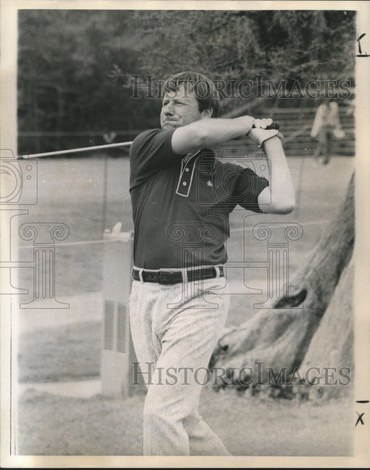 Press Photo Golfer Deane Beman Swinging His Club - nos04346- Historic Images