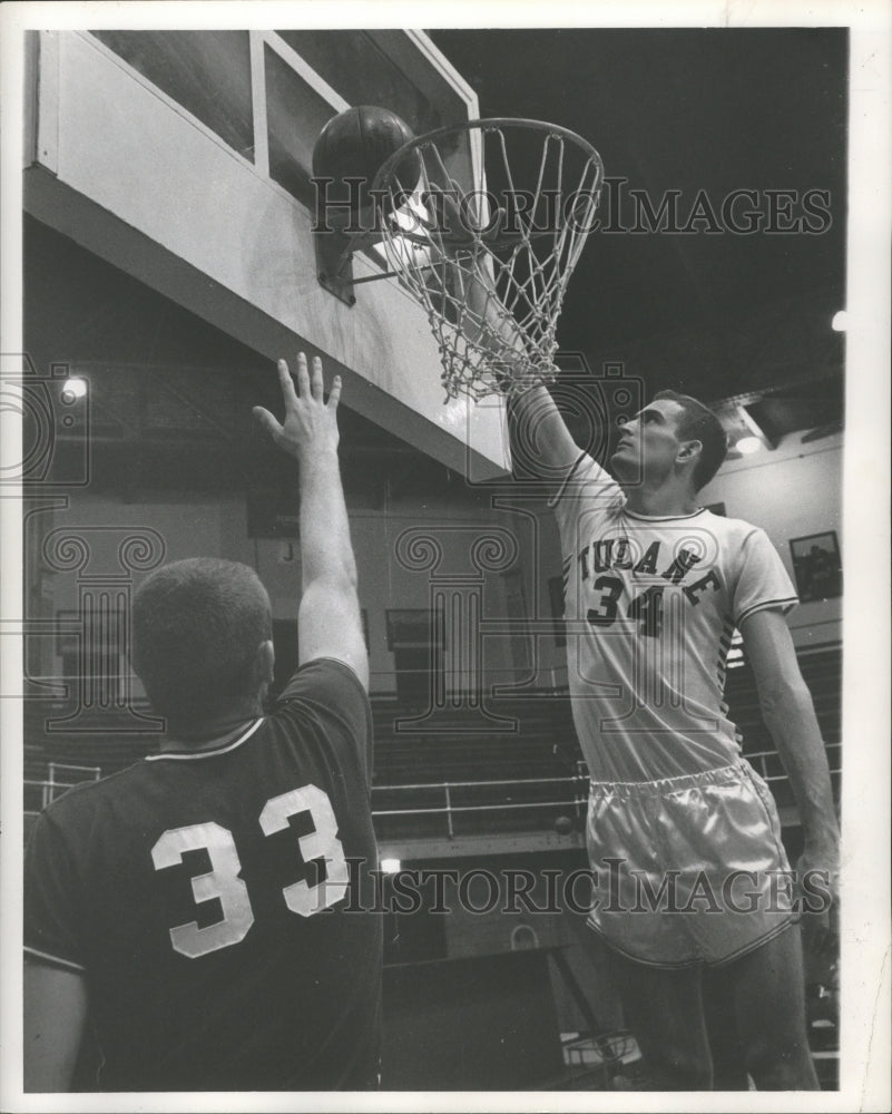 1961 Press Photo Basketball - Tulane&#39;s Mike Milholland Demonstrates Interference- Historic Images