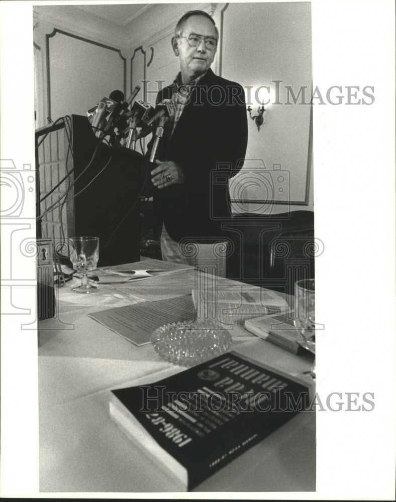 1986 Press Photo New York Giants Head Bill Arnsparger Speaking - nos04514 - Historic Images