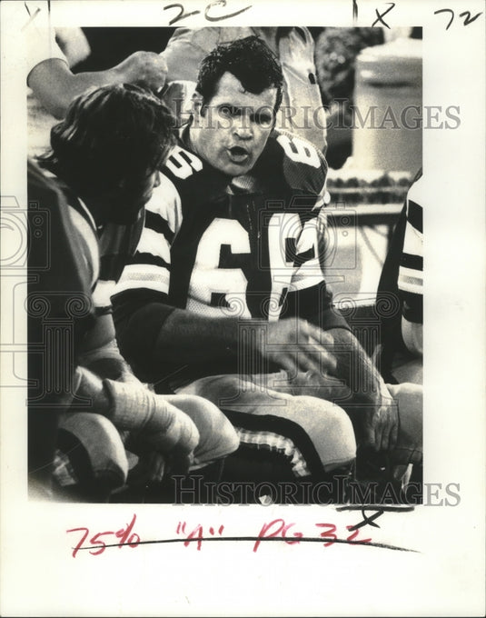 1974 Press Photo Bill Bevgey, Philadelphia Eagles Football Player on Bench - Historic Images
