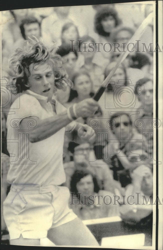 1974 Press Photo Tennis - Bjorn Borg Returns Manual Orantes Ball in French Open - Historic Images