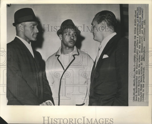 1961 Press Photo Boxer Jesse Bowdry with Miami Beach Restaurateur Sam Sterling- Historic Images