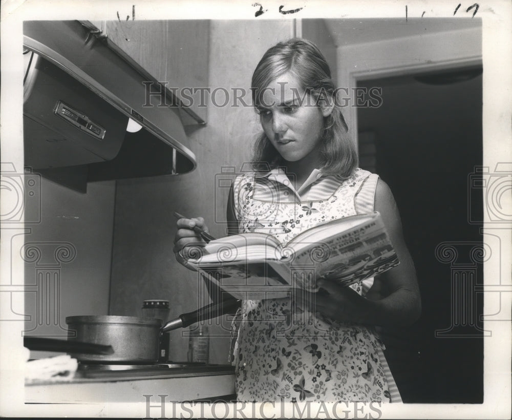 1969 Tennis Player Linda Tuero Learns to Cook-Historic Images