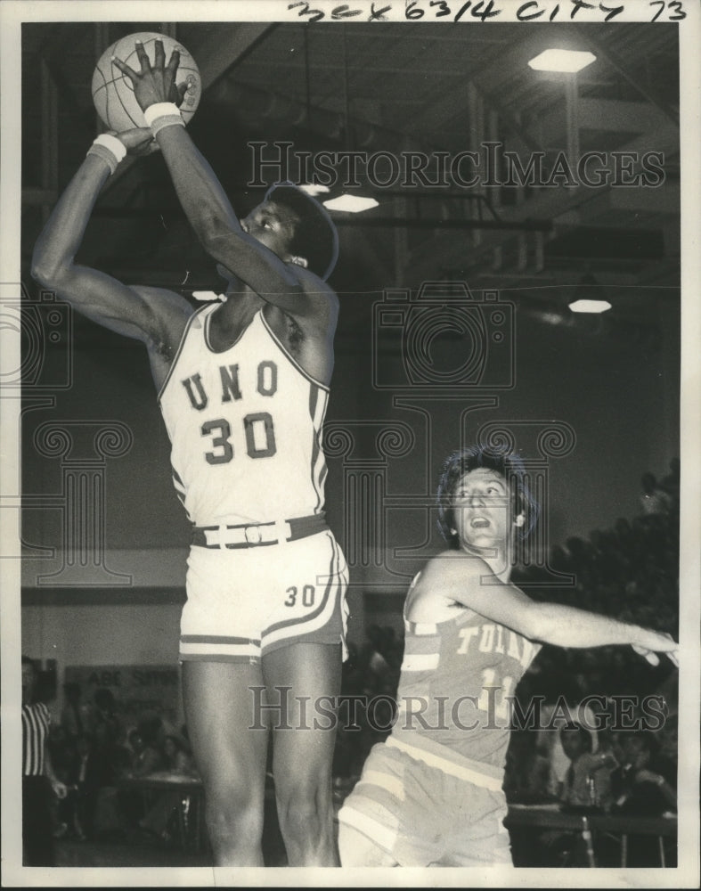 1974 Press Photo Bruce Bolyard, Tulane University Basketball Player at Game - Historic Images