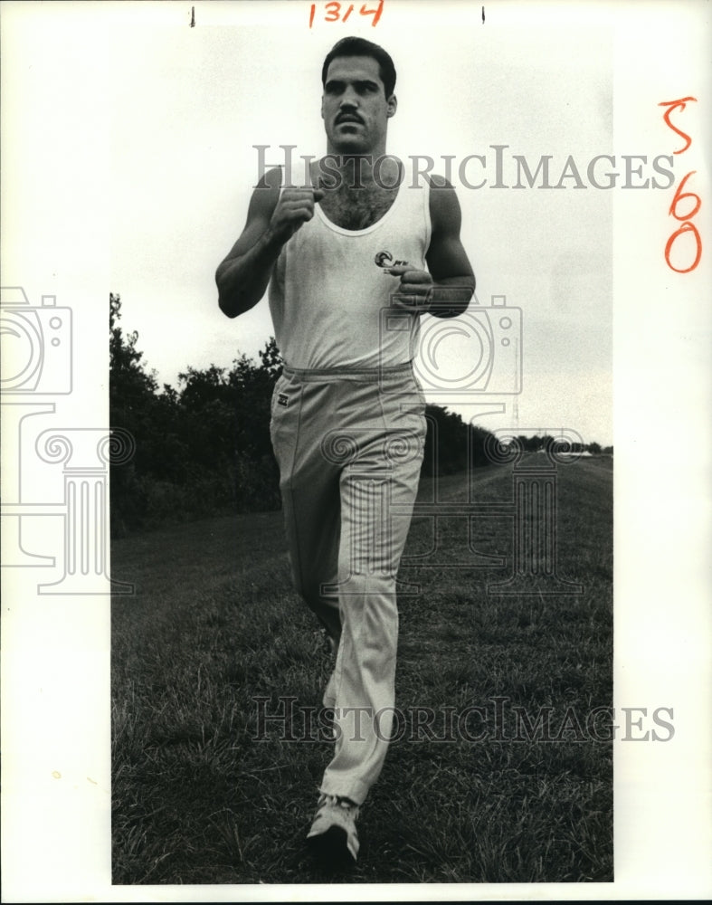 1988 Press Photo Boxer David Collet jogging on the Lake front - nos05904 - Historic Images