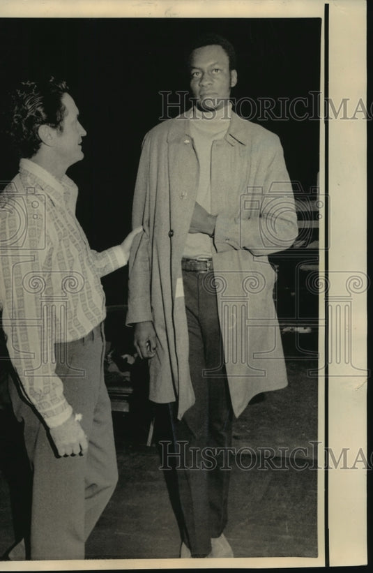 1972 Press Photo New York Mets Basketball Player Jim Chones, Coach Al McGuire- Historic Images