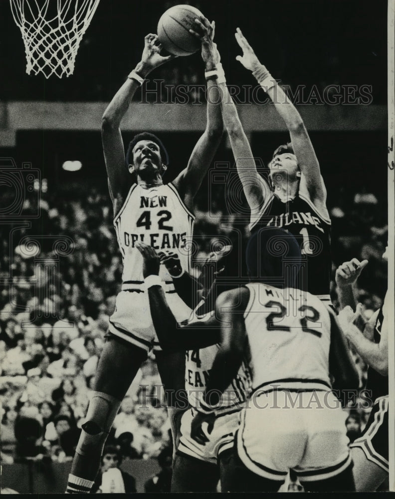 1976 Press Photo Wayne Cooper, Jeff Cummings, Warren Booker, Basketball Players - Historic Images