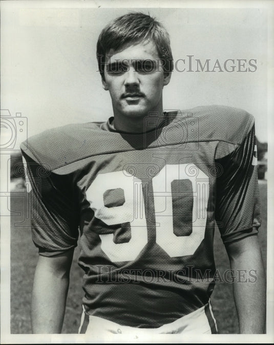 1977 Press Photo Defensive Football Player Doug Carter - Historic Images