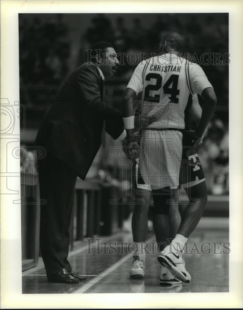 1990 Press Photo Tulane Basketball Coach Perry Clark with Player - nos06402- Historic Images