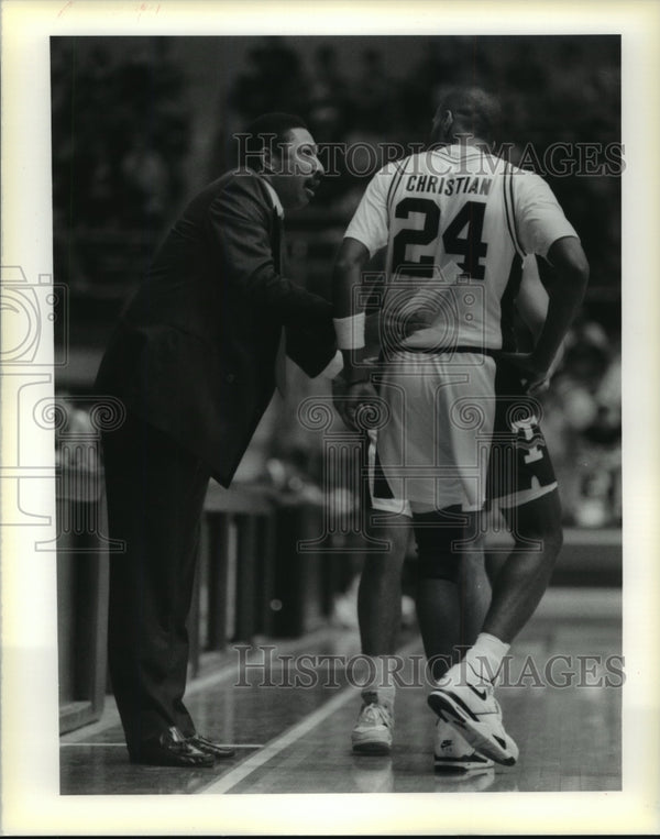 1990 Press Photo Tulane Basketball Coach Perry Clark with Player - nos ...