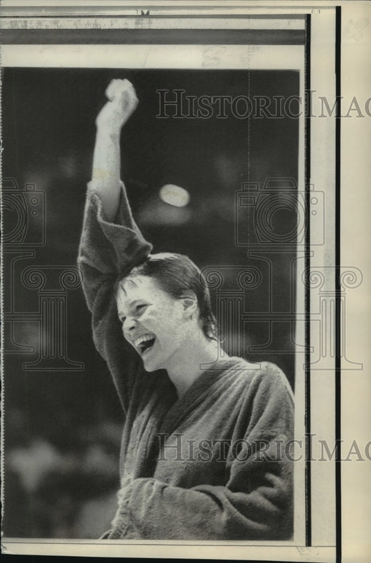 1974 Press Photo Swimmer Wendy Cook of Canada after setting World Record - Historic Images